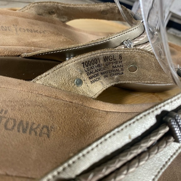 Minnetonka Gold leather Thong Sandal Slip On Women's Size  8 Rope & Silver. - Picture 9 of 9